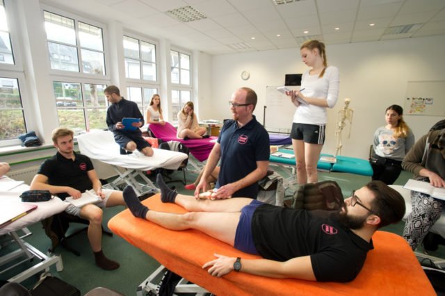 Physiotherapieunterricht. (Foto: René Golz)